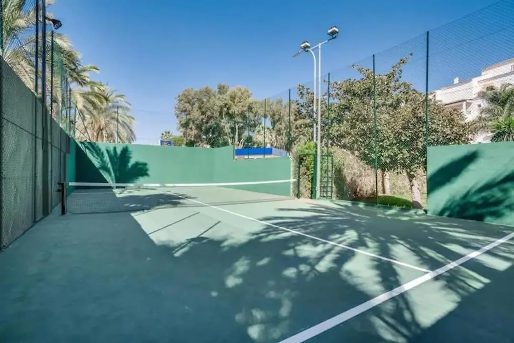 Beautiful 2 Bedrooms Apartment In Puerto Banus Marbella
